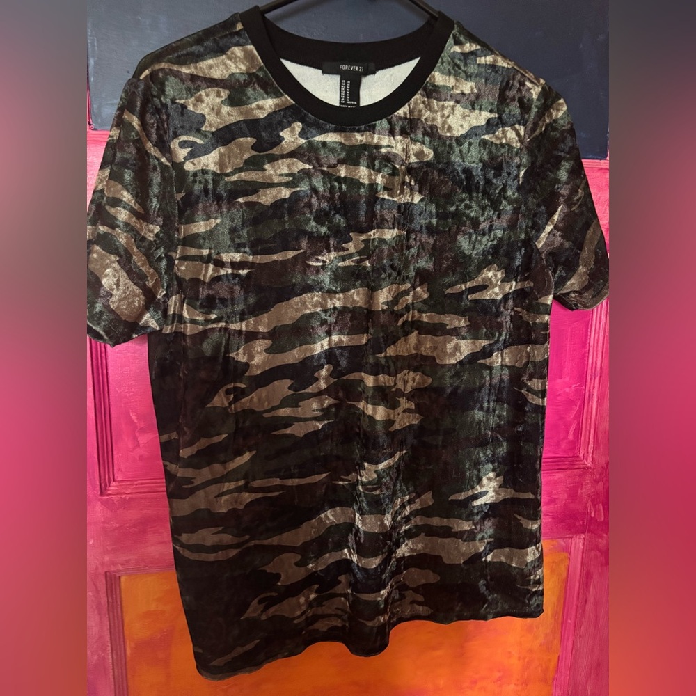 Forever 21 Camouflage Short Sleeve Tee